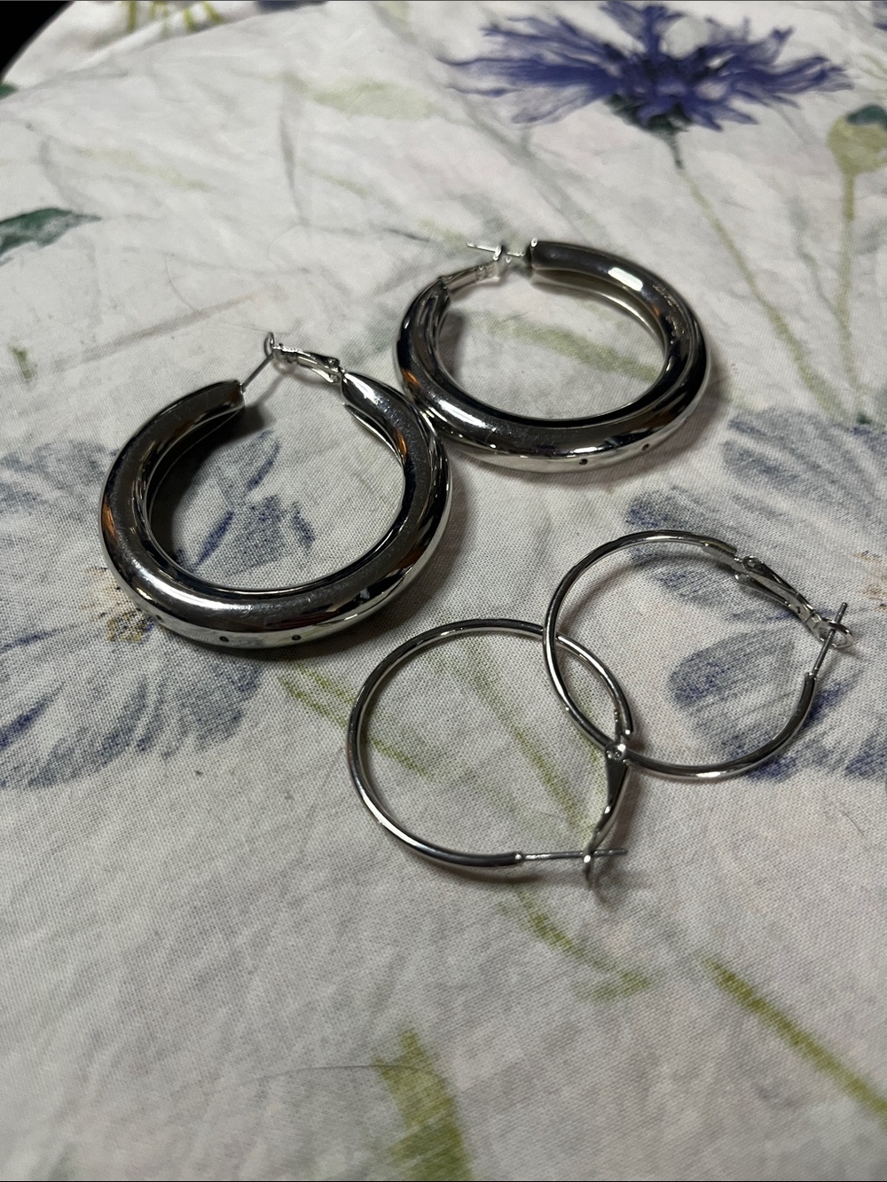 2 Pair Silver Hoop Earring Bundle – Chunky & Thin Hoops ✨